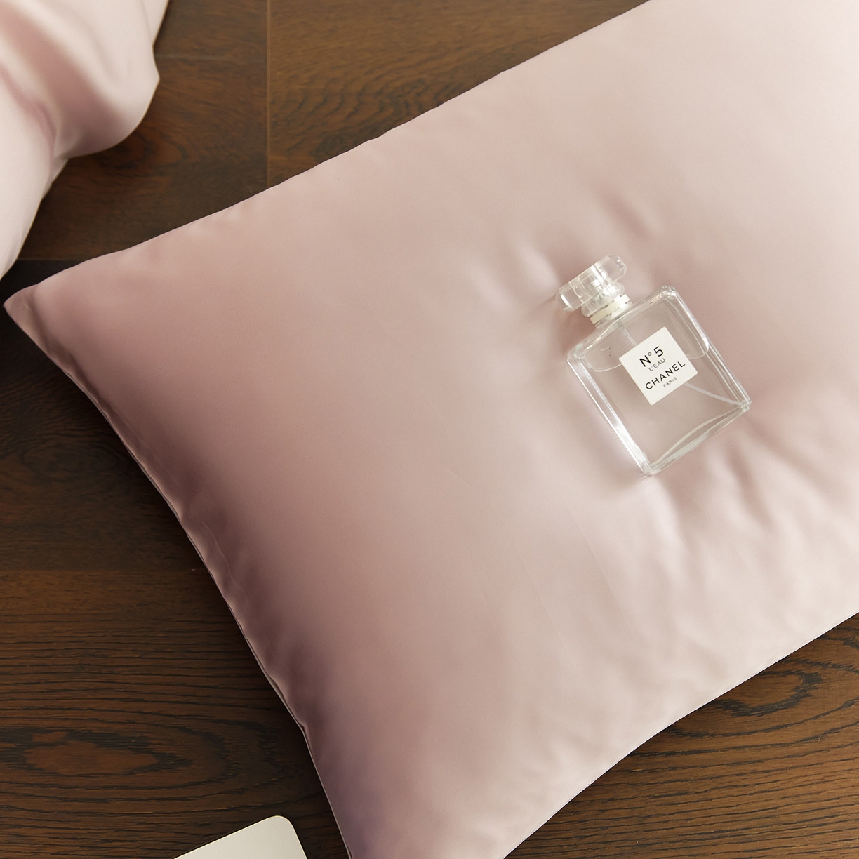 91家纺网 家纺一手货源 找家纺 群鹿蚕丝羽绒馆 2025新款60支兰精天丝纯色双拼四件套 满天星紫-曙光银