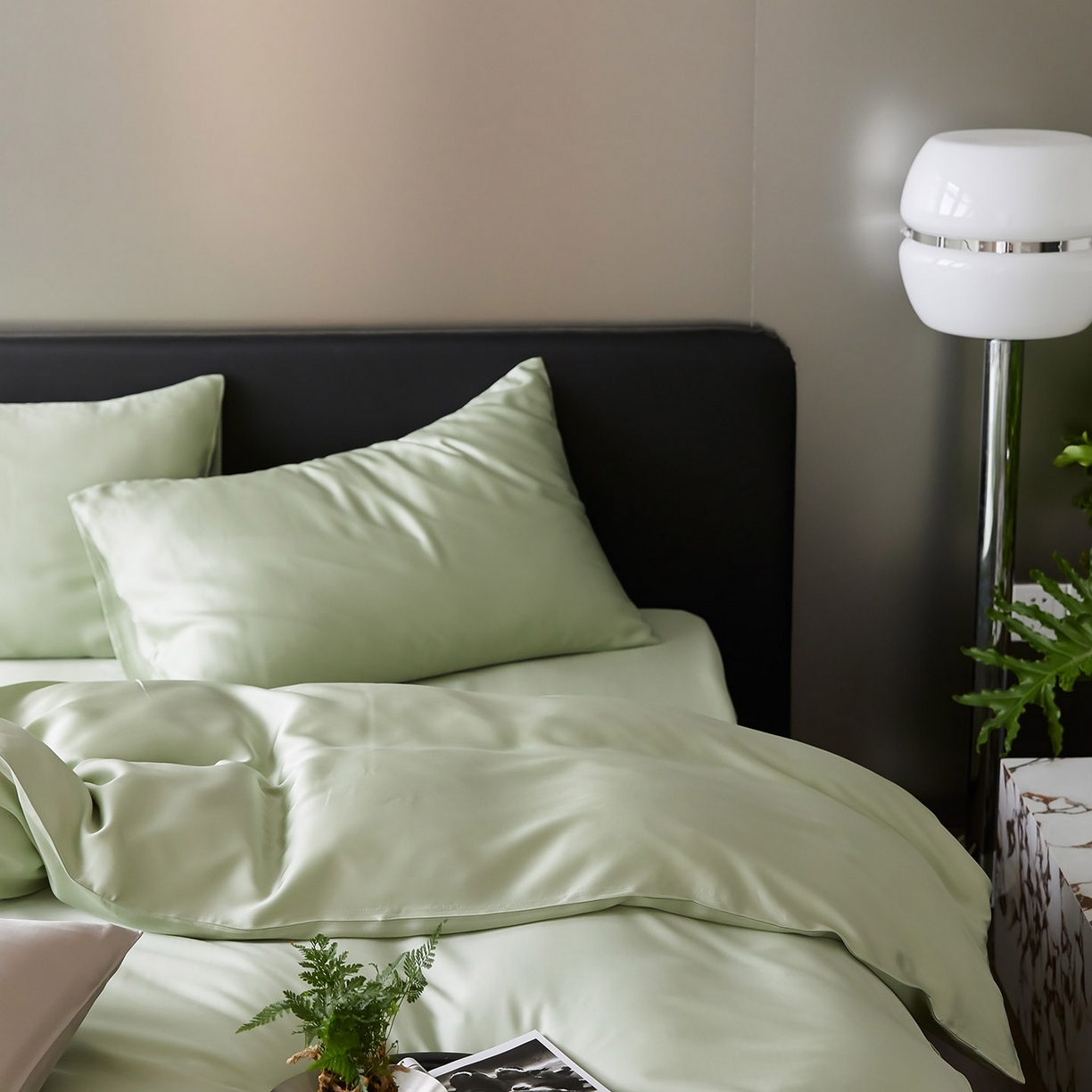 91家纺网 家纺一手货源 找家纺 群鹿蚕丝羽绒馆 2025新款60支兰精天丝纯色双拼四件套 嫩叶绿