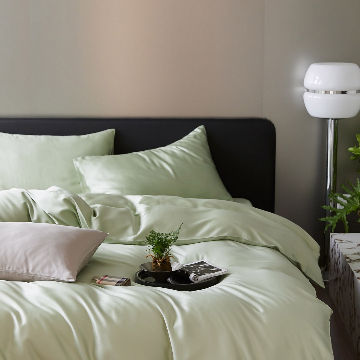 91家纺网 家纺一手货源 找家纺 群鹿蚕丝羽绒馆 2025新款60支兰精天丝纯色双拼四件套 嫩叶绿