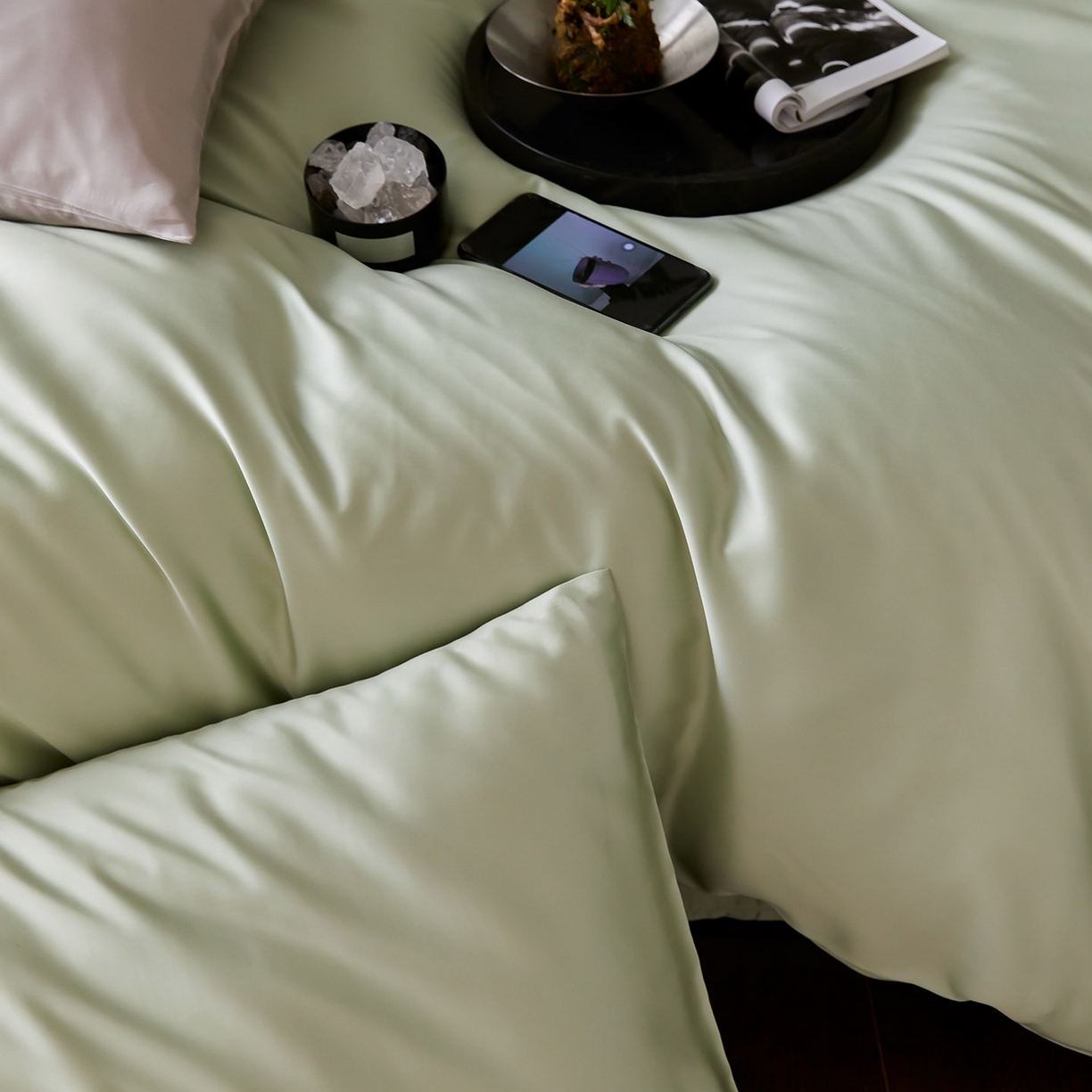 91家纺网 家纺一手货源 找家纺 群鹿蚕丝羽绒馆 2025新款60支兰精天丝纯色双拼四件套 嫩叶绿