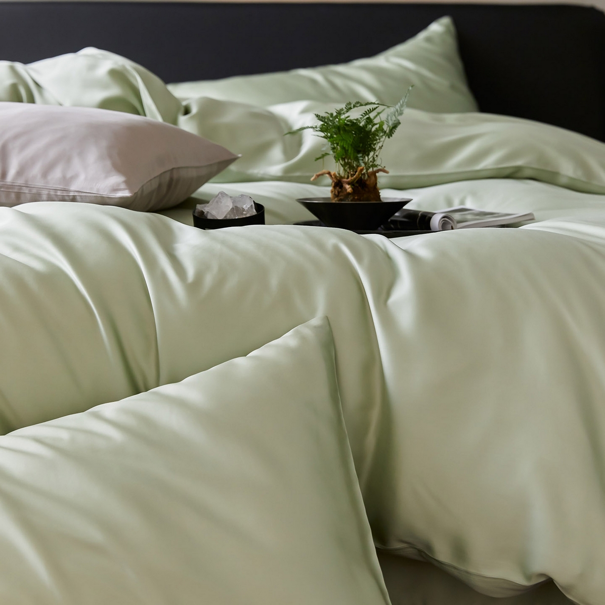 91家纺网 家纺一手货源 找家纺 群鹿蚕丝羽绒馆 2025新款60支兰精天丝纯色双拼四件套 嫩叶绿