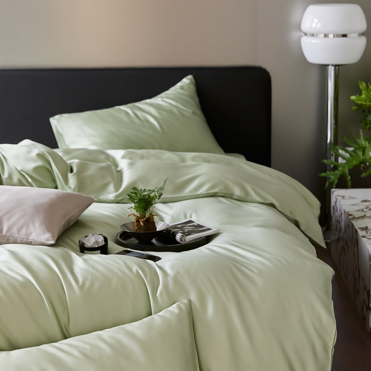 91家纺网 家纺一手货源 找家纺 群鹿蚕丝羽绒馆 2025新款60支兰精天丝纯色双拼四件套 嫩叶绿