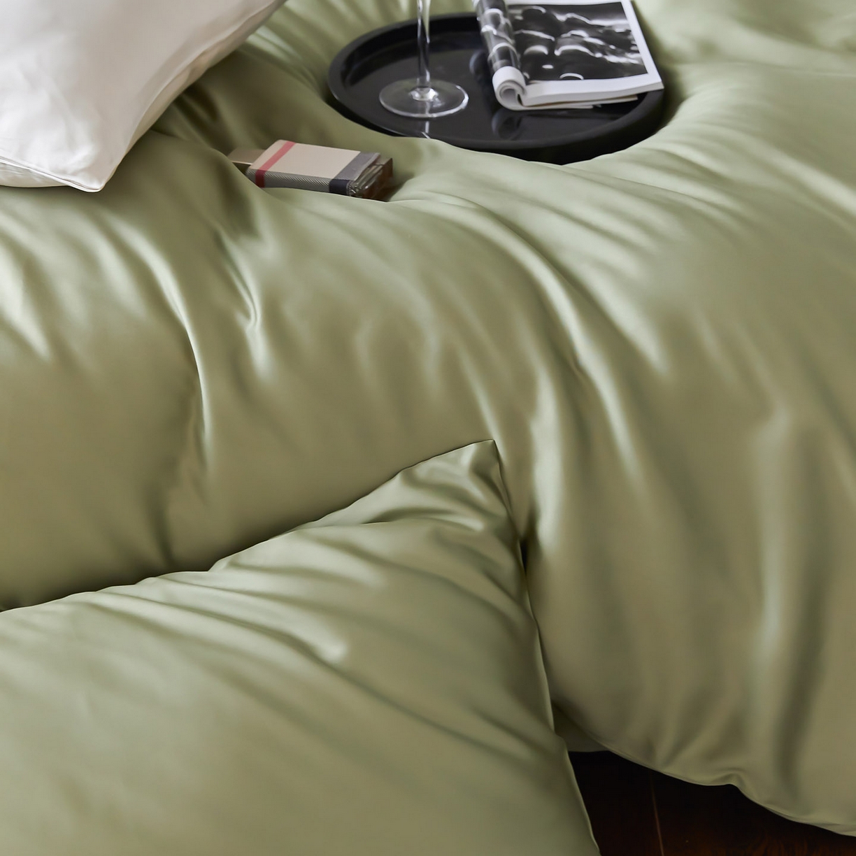 91家纺网 家纺一手货源 找家纺 群鹿蚕丝羽绒馆 2025新款60支兰精天丝纯色双拼四件套 欧芹绿