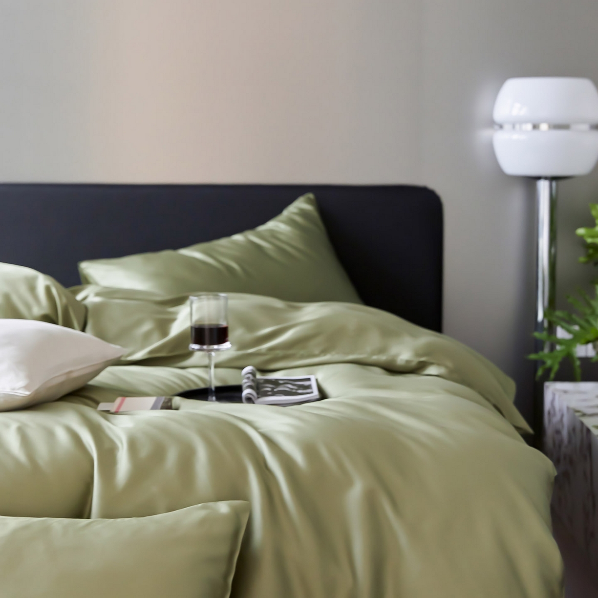 91家纺网 家纺一手货源 找家纺 群鹿蚕丝羽绒馆 2025新款60支兰精天丝纯色双拼四件套 欧芹绿