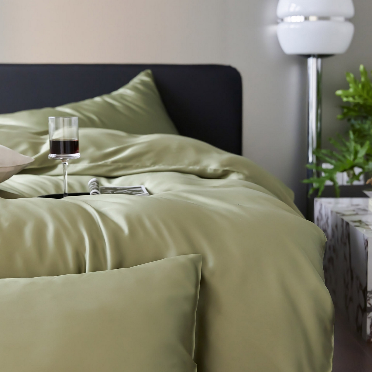 91家纺网 家纺一手货源 找家纺 群鹿蚕丝羽绒馆 2025新款60支兰精天丝纯色双拼四件套 欧芹绿