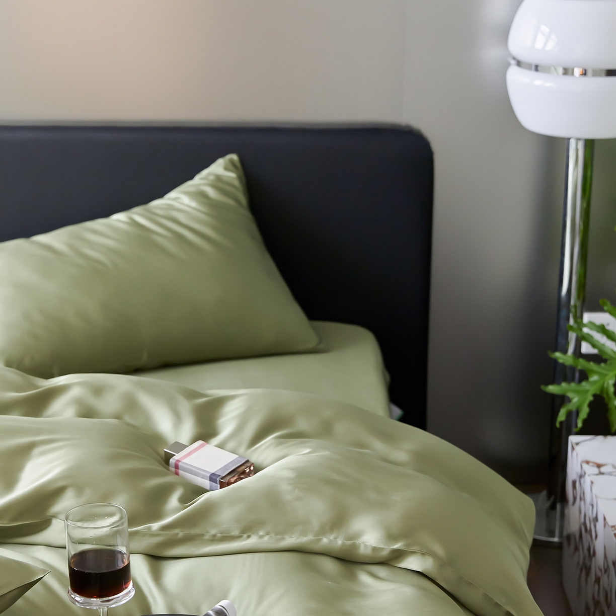 91家纺网 家纺一手货源 找家纺 群鹿蚕丝羽绒馆 2025新款60支兰精天丝纯色双拼四件套 欧芹绿