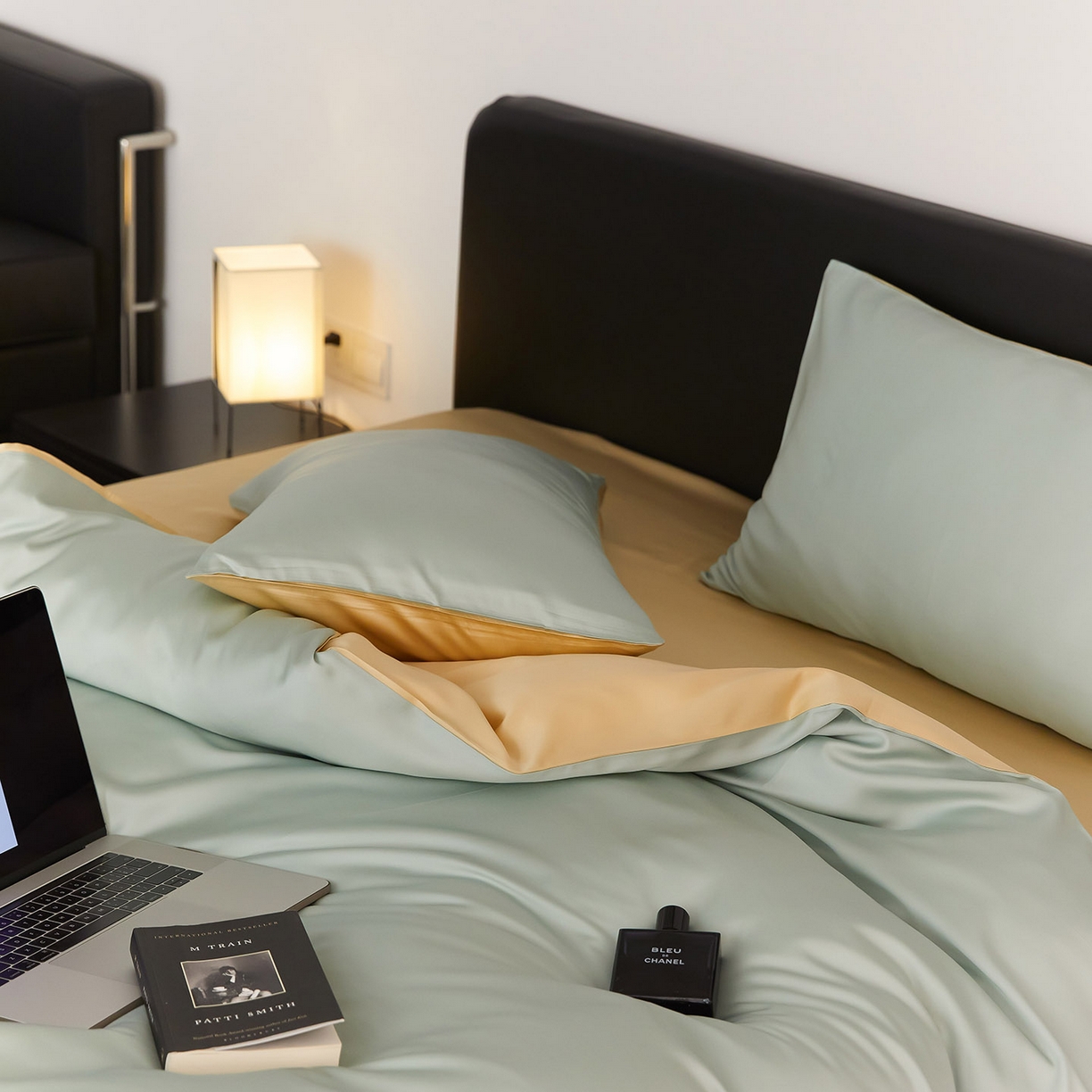 91家纺网 家纺一手货源 找家纺 群鹿蚕丝羽绒馆 2025新款60支兰精天丝纯色双拼四件套 浅艾绿-香槟金