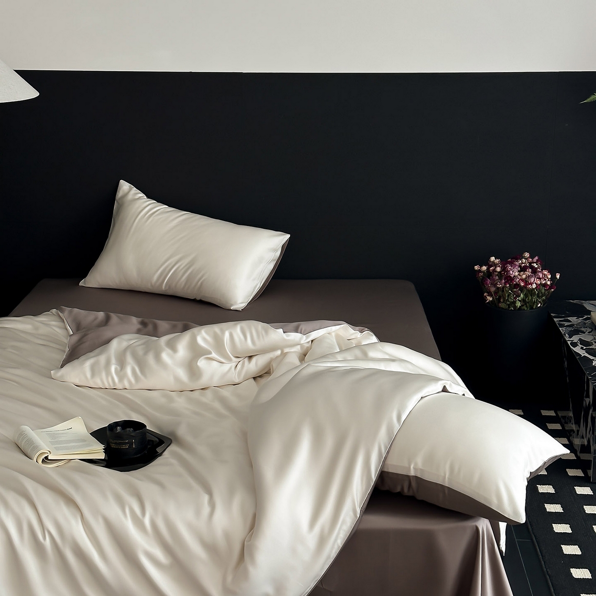 91家纺网 家纺一手货源 找家纺 群鹿蚕丝羽绒馆 2025新款60支兰精天丝纯色双拼四件套 乳蛋白-冷岩灰