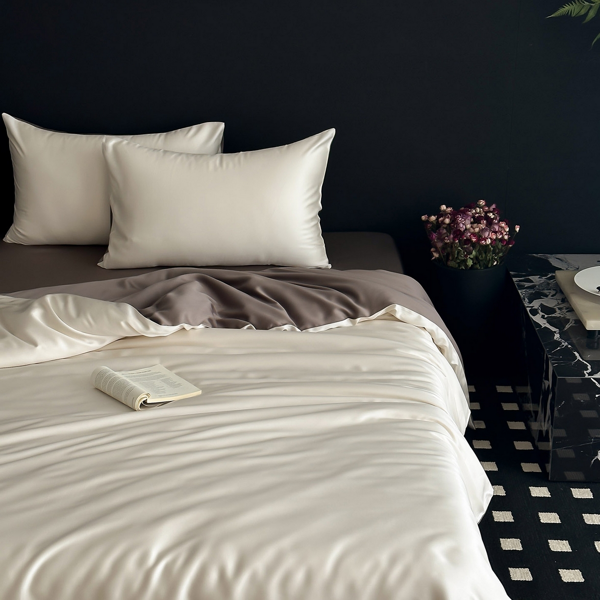 91家纺网 家纺一手货源 找家纺 群鹿蚕丝羽绒馆 2025新款60支兰精天丝纯色双拼四件套 乳蛋白-冷岩灰