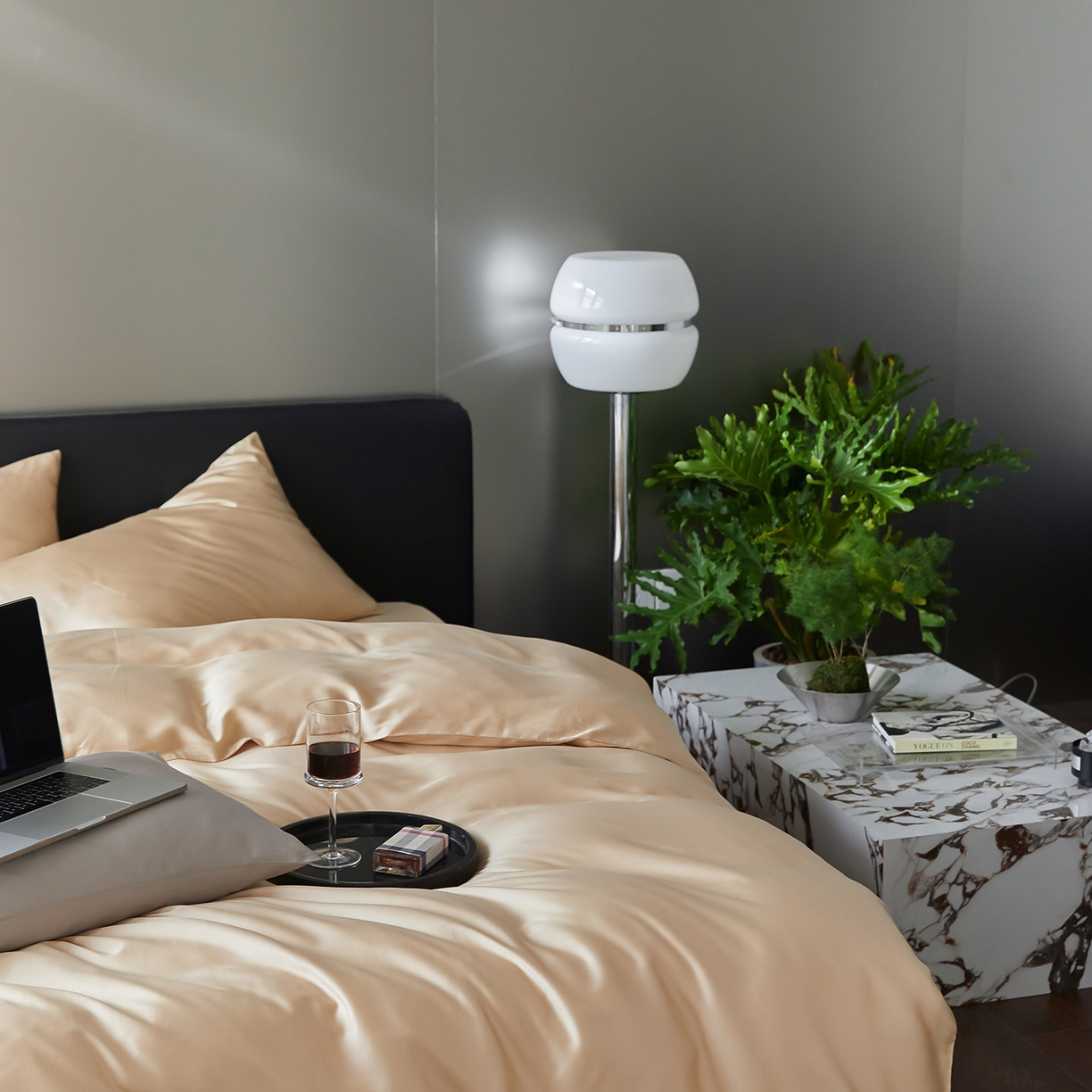 91家纺网 家纺一手货源 找家纺 群鹿蚕丝羽绒馆 2025新款60支兰精天丝纯色双拼四件套 沙茶色