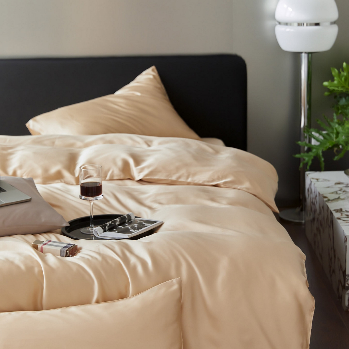 91家纺网 家纺一手货源 找家纺 群鹿蚕丝羽绒馆 2025新款60支兰精天丝纯色双拼四件套 沙茶色