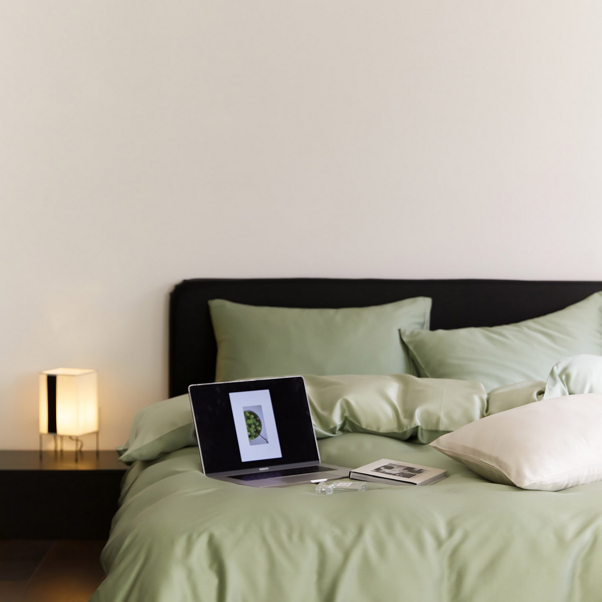 91家纺网 家纺一手货源 找家纺 群鹿蚕丝羽绒馆 2025新款60支兰精天丝纯色双拼四件套 香奈儿绿-嫩叶绿