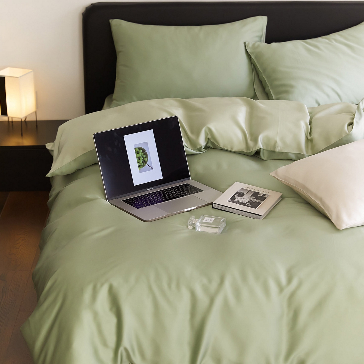 91家纺网 家纺一手货源 找家纺 群鹿蚕丝羽绒馆 2025新款60支兰精天丝纯色双拼四件套 香奈儿绿-嫩叶绿