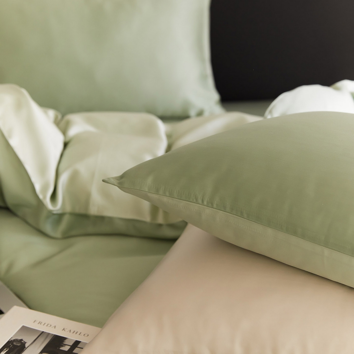 91家纺网 家纺一手货源 找家纺 群鹿蚕丝羽绒馆 2025新款60支兰精天丝纯色双拼四件套 香奈儿绿-嫩叶绿