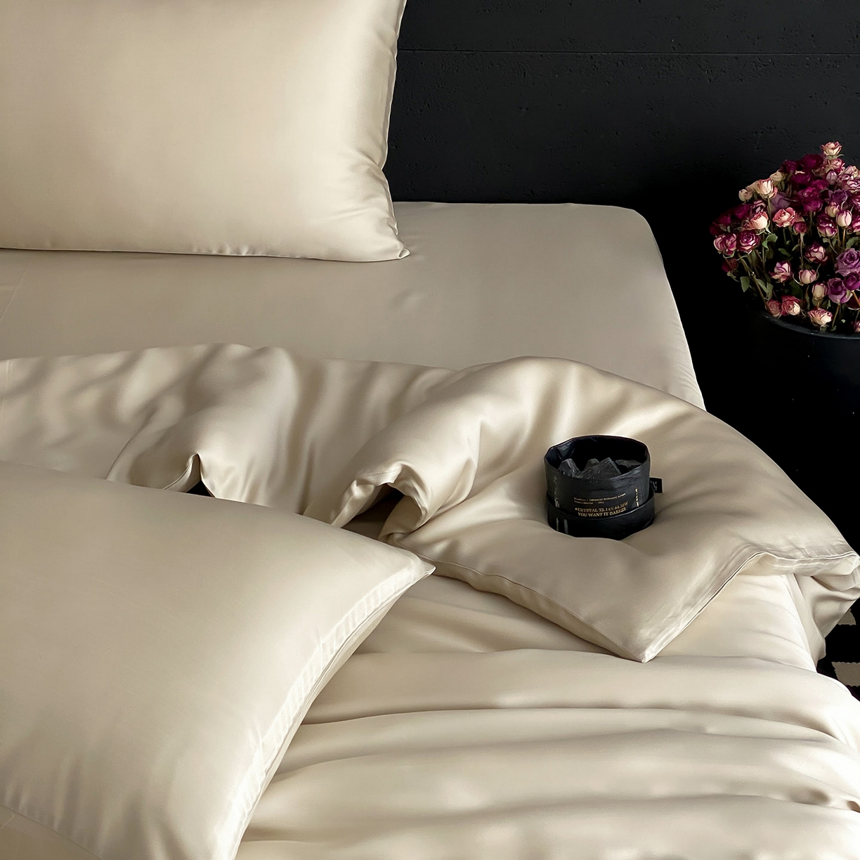 91家纺网 家纺一手货源 找家纺 群鹿蚕丝羽绒馆 2025新款60支兰精天丝纯色双拼四件套 烟轻绿