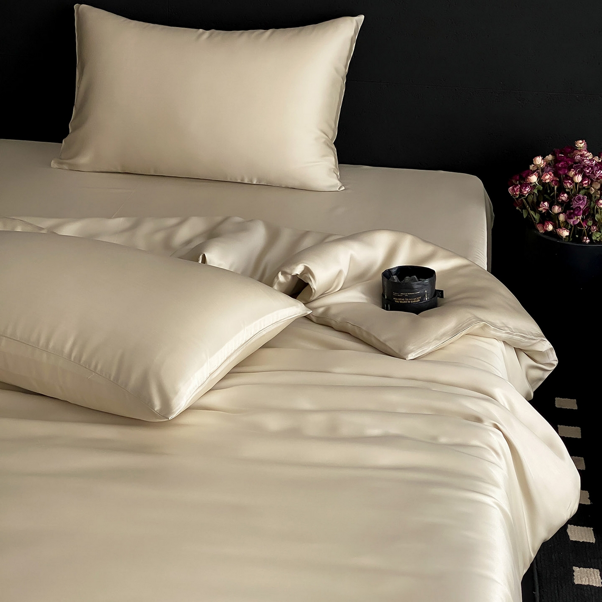 91家纺网 家纺一手货源 找家纺 群鹿蚕丝羽绒馆 2025新款60支兰精天丝纯色双拼四件套 烟轻绿