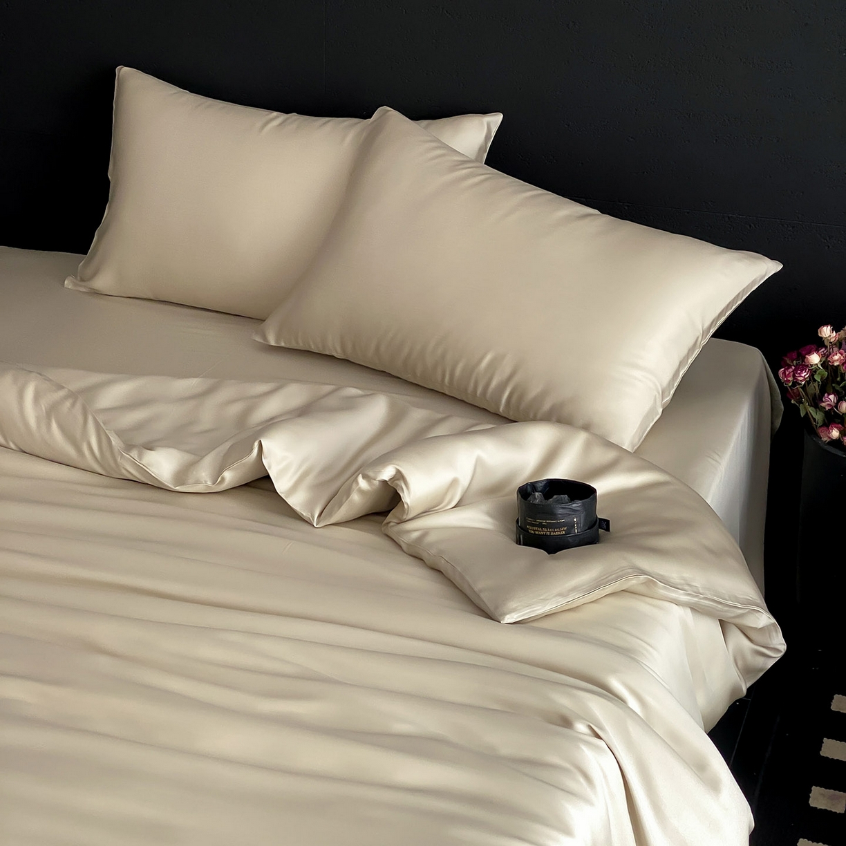 91家纺网 家纺一手货源 找家纺 群鹿蚕丝羽绒馆 2025新款60支兰精天丝纯色双拼四件套 烟轻绿