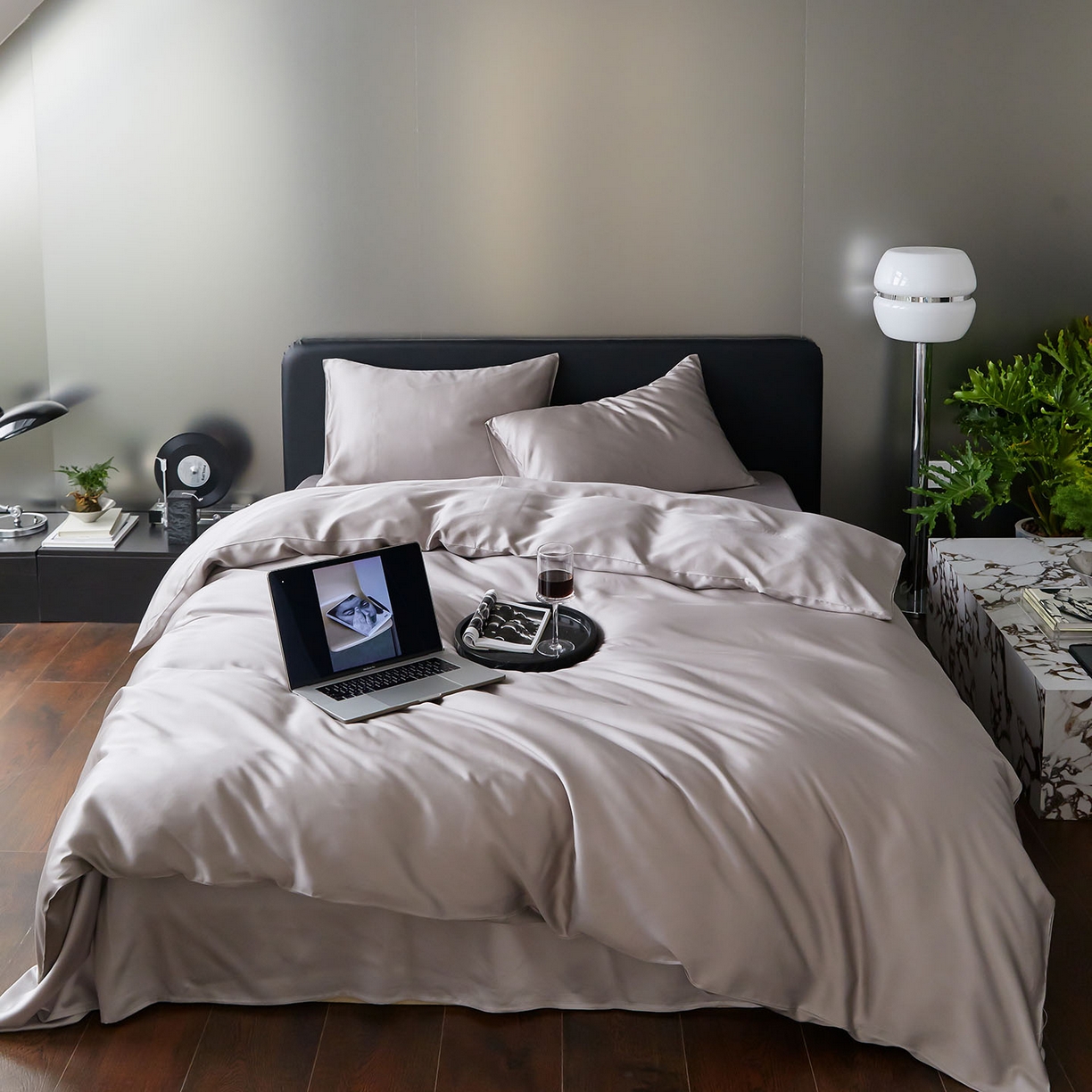 91家纺网 家纺一手货源 找家纺 群鹿蚕丝羽绒馆 2025新款60支兰精天丝纯色双拼四件套 岩石灰