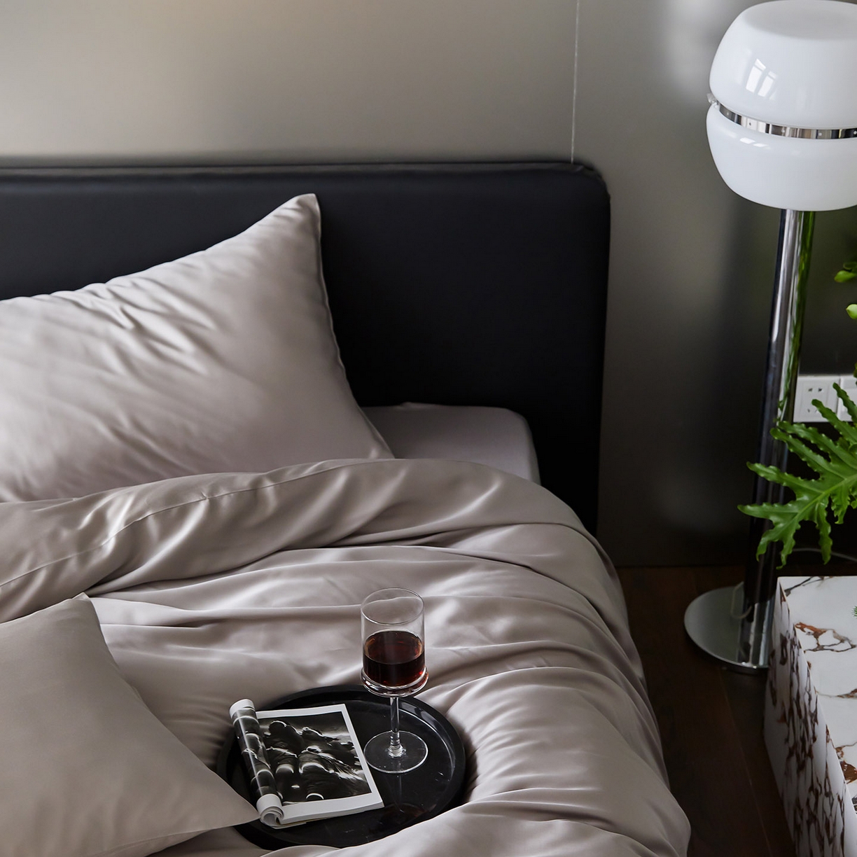 91家纺网 家纺一手货源 找家纺 群鹿蚕丝羽绒馆 2025新款60支兰精天丝纯色双拼四件套 岩石灰