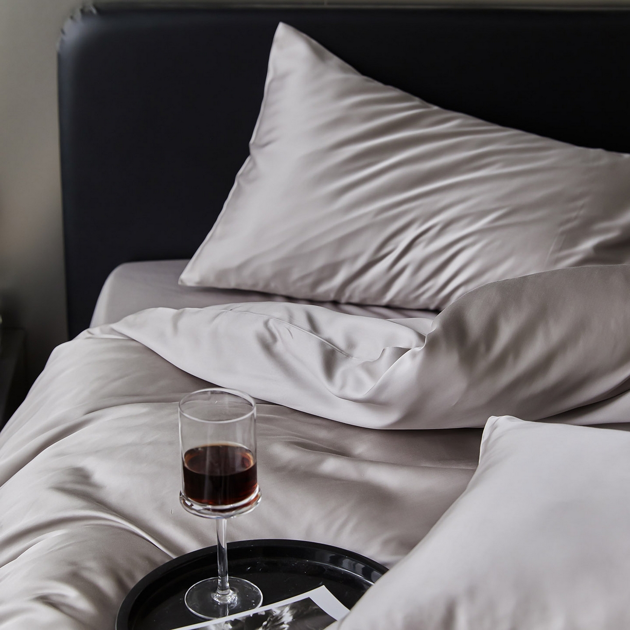 91家纺网 家纺一手货源 找家纺 群鹿蚕丝羽绒馆 2025新款60支兰精天丝纯色双拼四件套 岩石灰