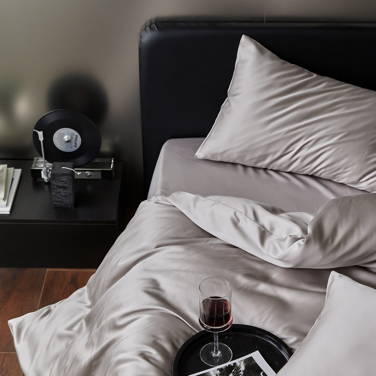 91家纺网 家纺一手货源 找家纺 群鹿蚕丝羽绒馆 2025新款60支兰精天丝纯色双拼四件套 岩石灰