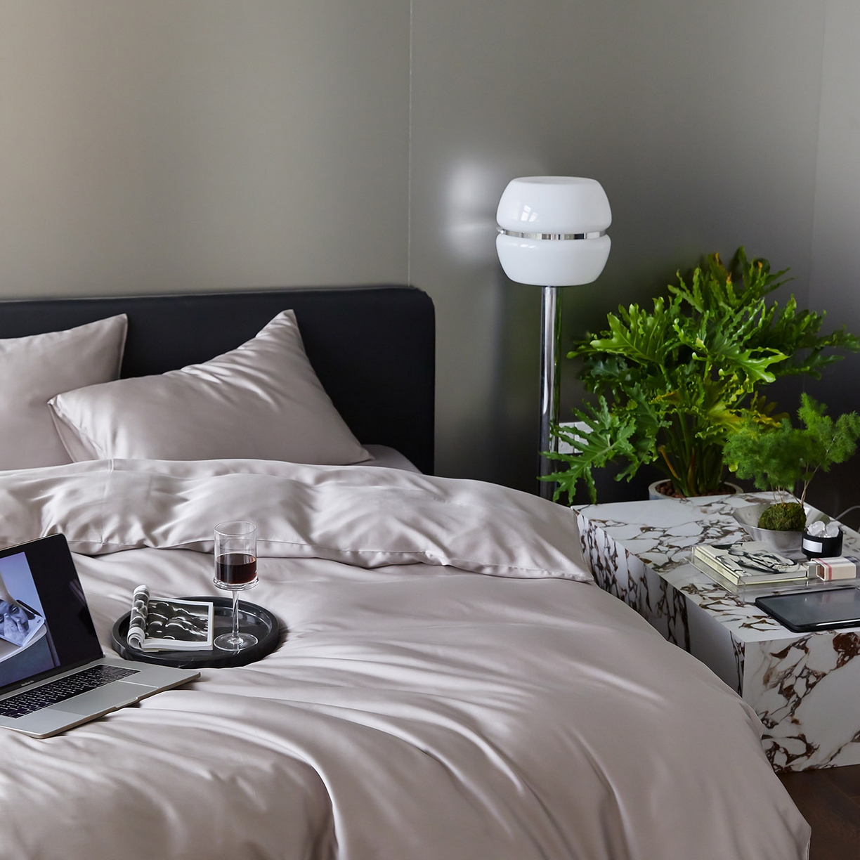 91家纺网 家纺一手货源 找家纺 群鹿蚕丝羽绒馆 2025新款60支兰精天丝纯色双拼四件套 岩石灰