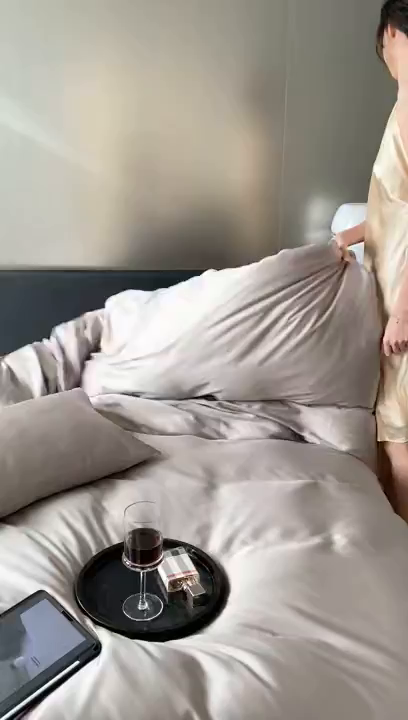 91家纺网 家纺一手货源 找家纺 群鹿蚕丝羽绒馆 2025新款60支兰精天丝纯色双拼四件套 岩石灰