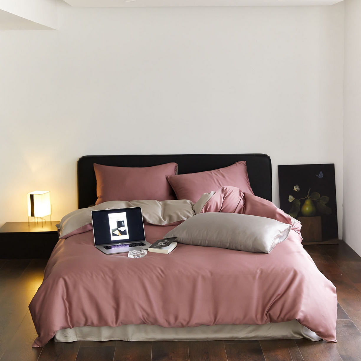 91家纺网 家纺一手货源 找家纺 群鹿蚕丝羽绒馆 2025新款60支兰精天丝纯色双拼四件套 野樱莓-芋泥灰