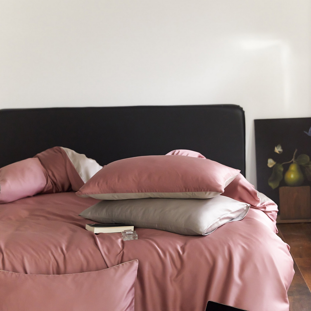 91家纺网 家纺一手货源 找家纺 群鹿蚕丝羽绒馆 2025新款60支兰精天丝纯色双拼四件套 野樱莓-芋泥灰