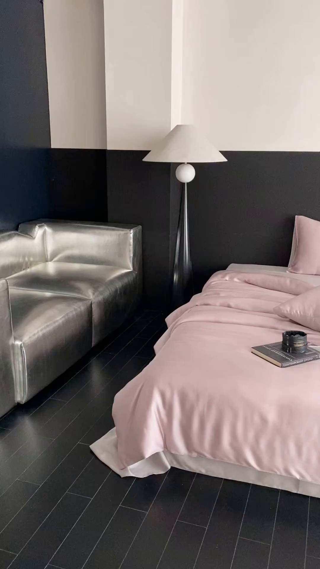 91家纺网 家纺一手货源 找家纺 群鹿蚕丝羽绒馆 2025新款60支兰精天丝纯色双拼四件套 夜影凝香-霜华银