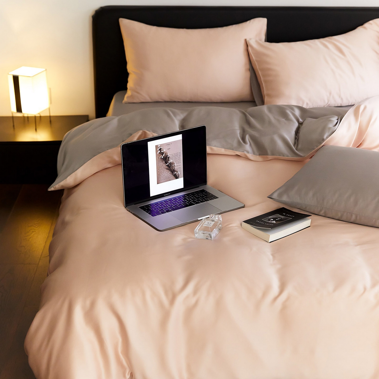 91家纺网 家纺一手货源 找家纺 群鹿蚕丝羽绒馆 2025新款60支兰精天丝纯色双拼四件套 月光色-岩石灰