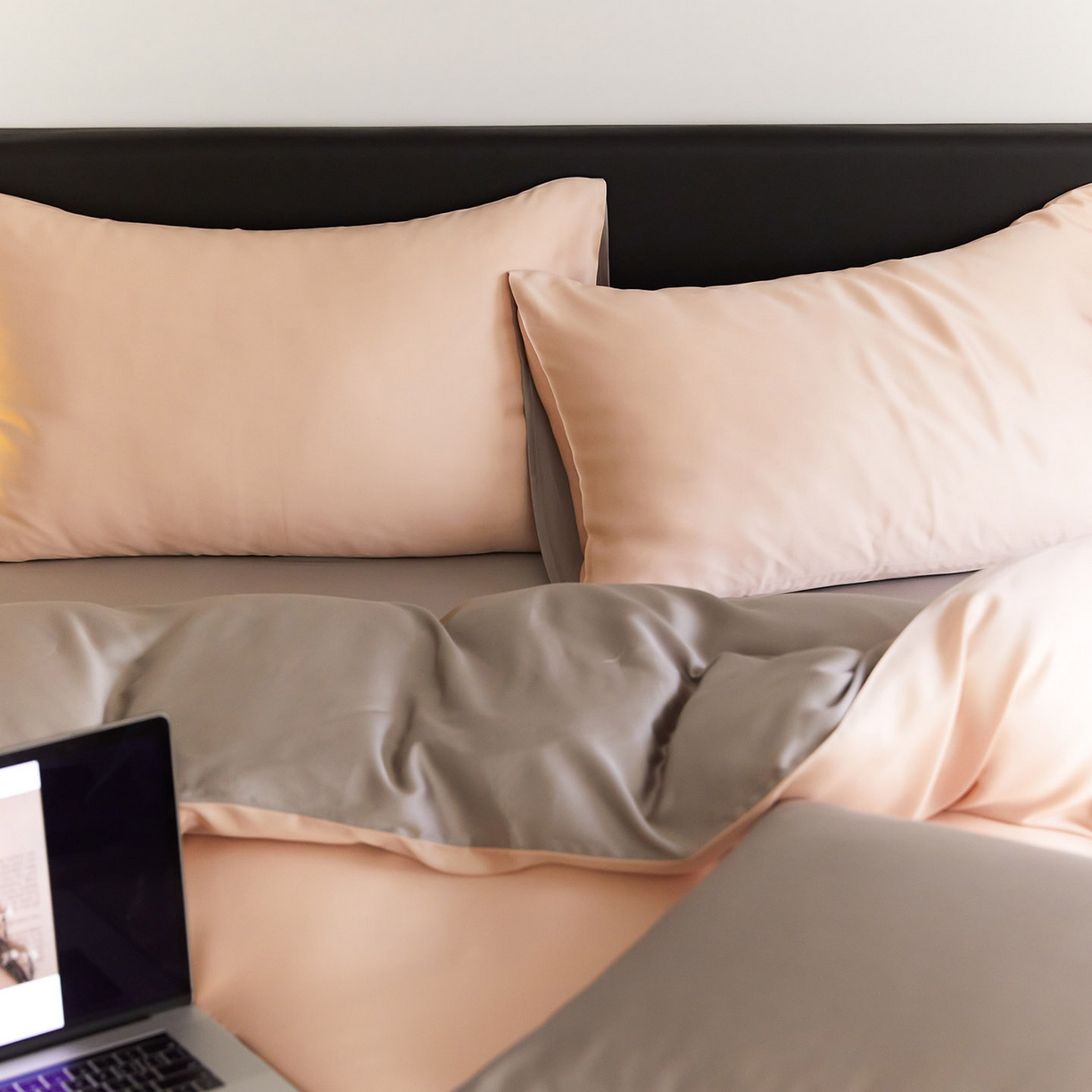 91家纺网 家纺一手货源 找家纺 群鹿蚕丝羽绒馆 2025新款60支兰精天丝纯色双拼四件套 月光色-岩石灰