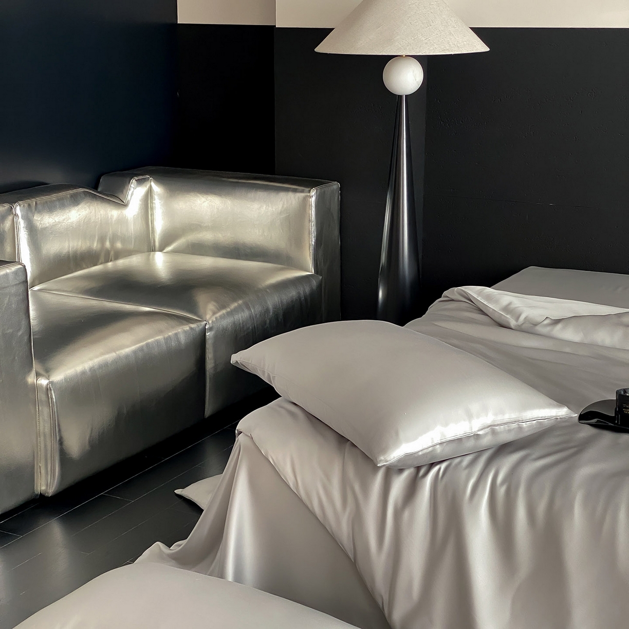 91家纺网 家纺一手货源 找家纺 群鹿蚕丝羽绒馆 2025新款60支兰精天丝纯色双拼四件套 云纱灰