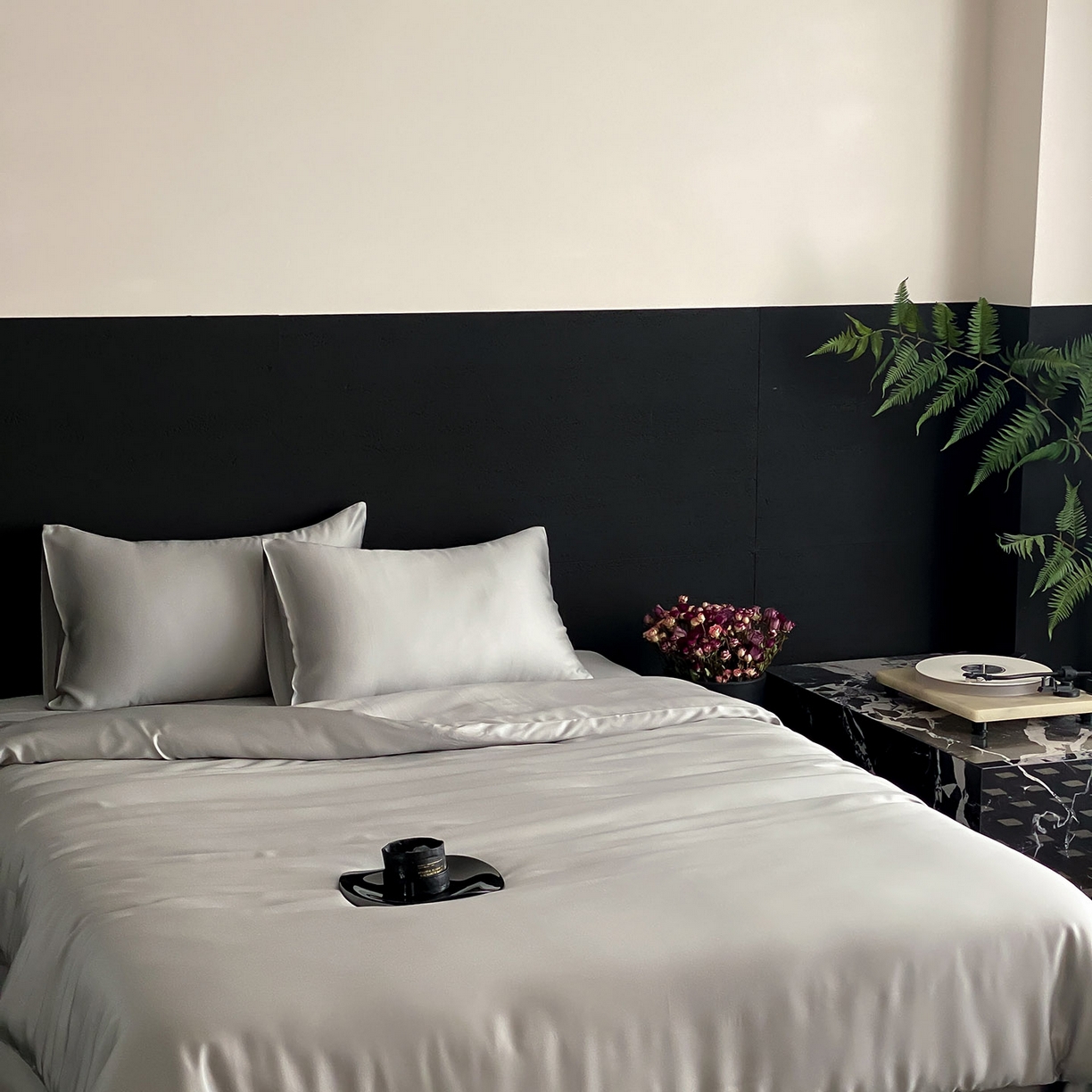 91家纺网 家纺一手货源 找家纺 群鹿蚕丝羽绒馆 2025新款60支兰精天丝纯色双拼四件套 云纱灰