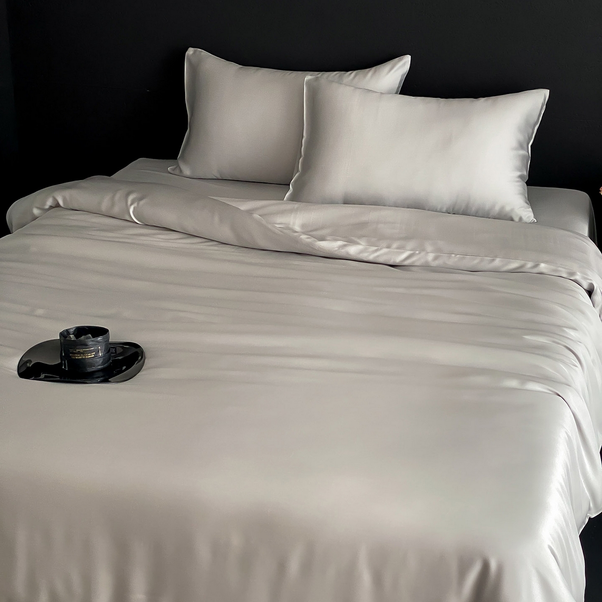 91家纺网 家纺一手货源 找家纺 群鹿蚕丝羽绒馆 2025新款60支兰精天丝纯色双拼四件套 云纱灰