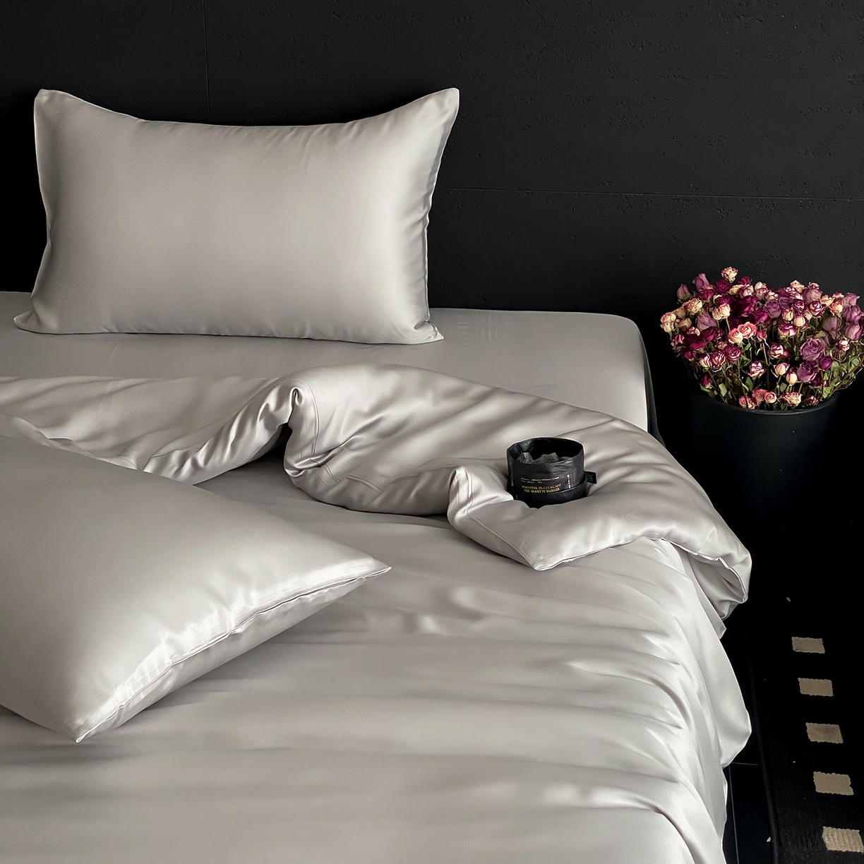 91家纺网 家纺一手货源 找家纺 群鹿蚕丝羽绒馆 2025新款60支兰精天丝纯色双拼四件套 云纱灰