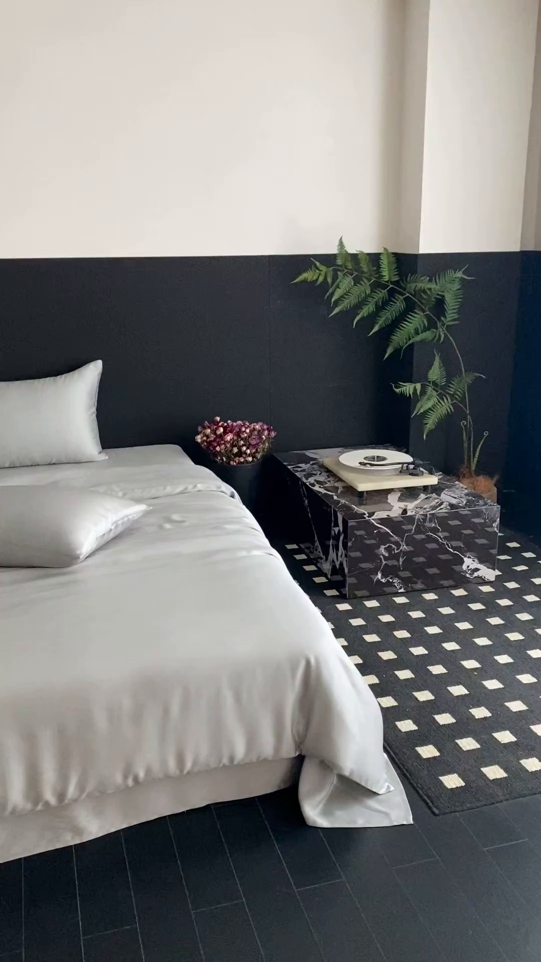 91家纺网 家纺一手货源 找家纺 群鹿蚕丝羽绒馆 2025新款60支兰精天丝纯色双拼四件套 云纱灰