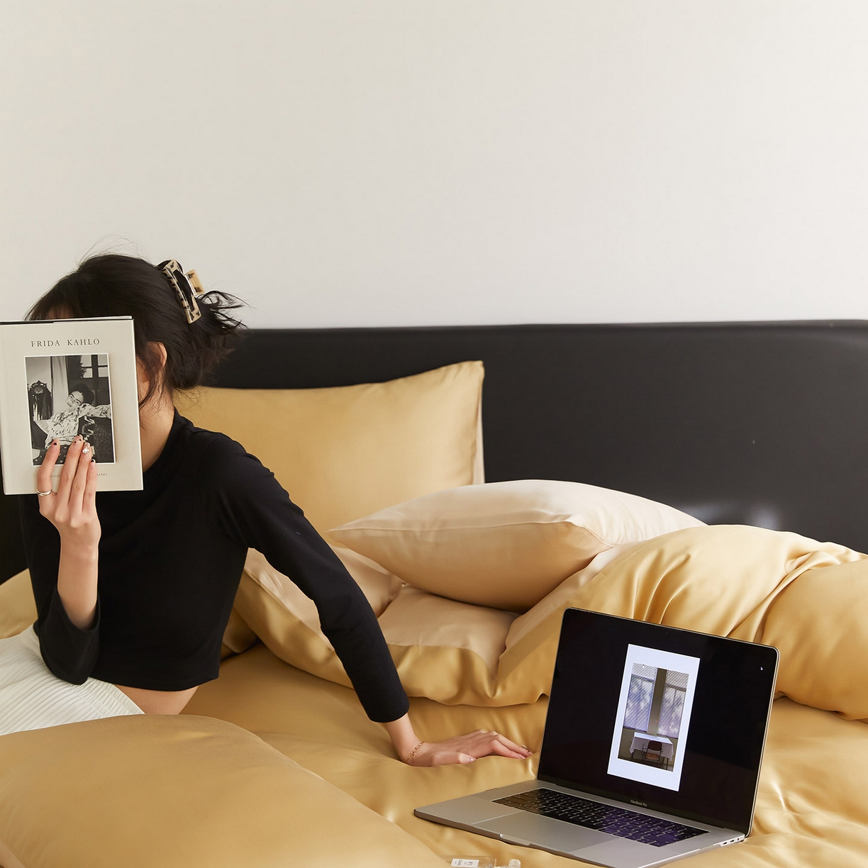 91家纺网 家纺一手货源 找家纺 群鹿蚕丝羽绒馆 2025新款60支兰精天丝纯色双拼四件套 芝士黄-沙茶色