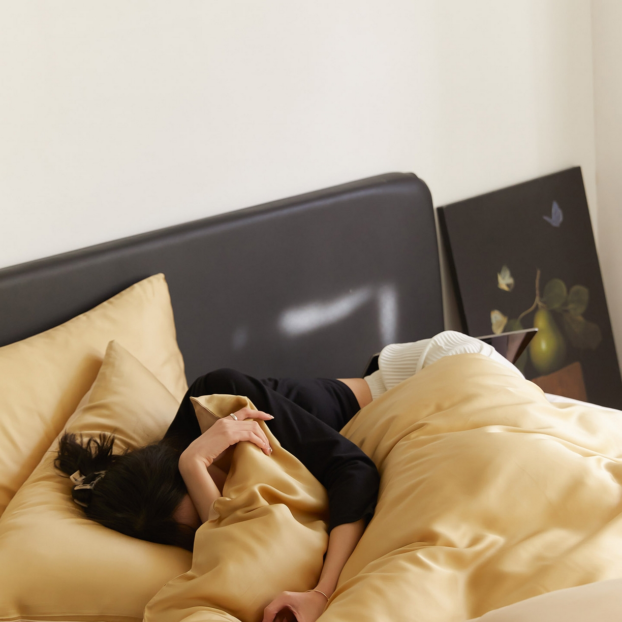 91家纺网 家纺一手货源 找家纺 群鹿蚕丝羽绒馆 2025新款60支兰精天丝纯色双拼四件套 芝士黄-沙茶色