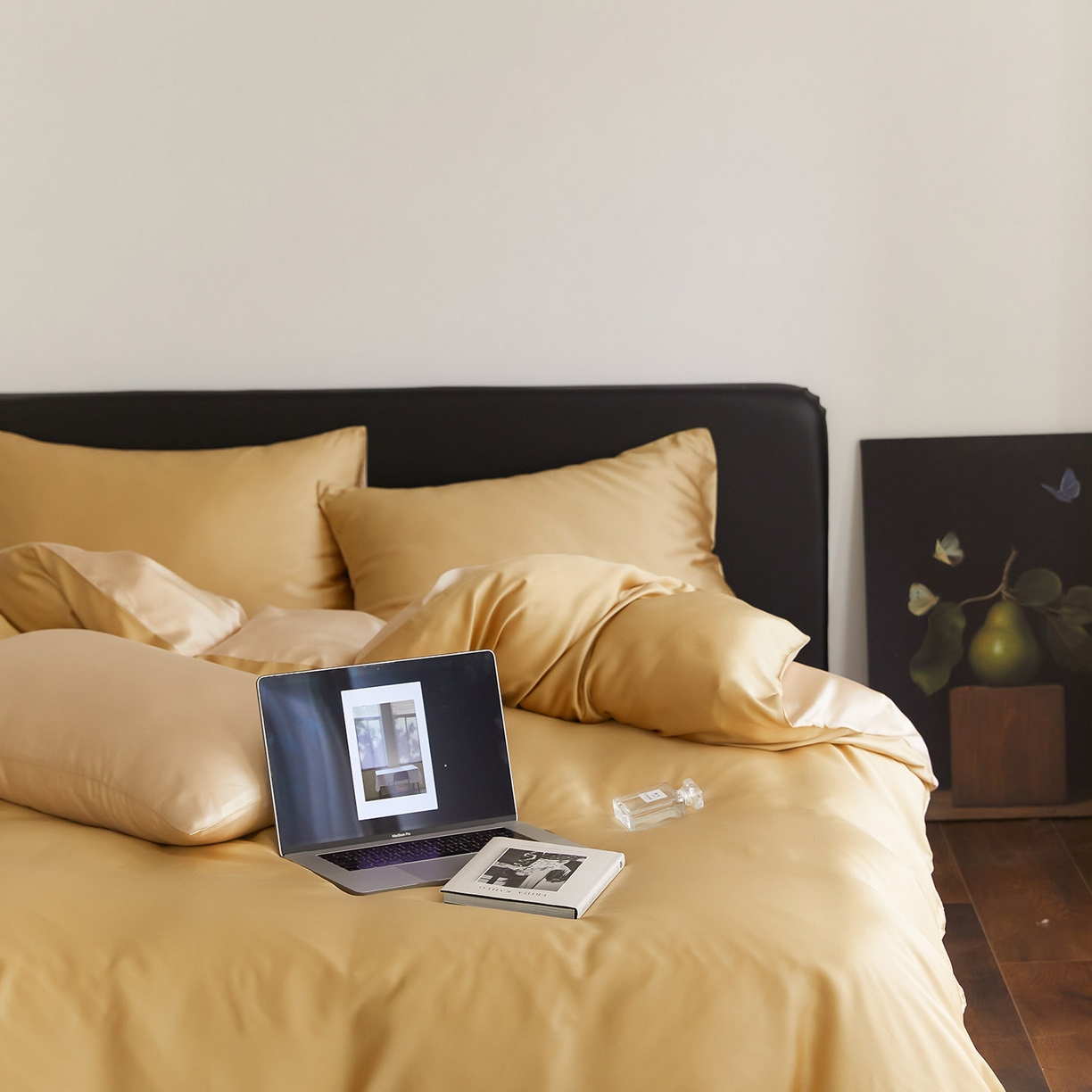 91家纺网 家纺一手货源 找家纺 群鹿蚕丝羽绒馆 2025新款60支兰精天丝纯色双拼四件套 芝士黄-沙茶色