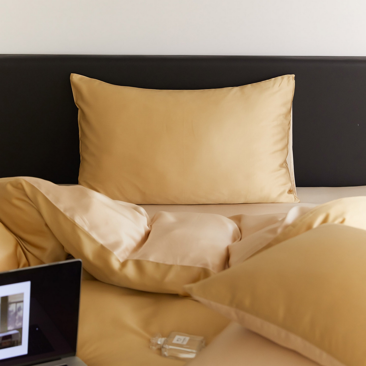 91家纺网 家纺一手货源 找家纺 群鹿蚕丝羽绒馆 2025新款60支兰精天丝纯色双拼四件套 芝士黄-沙茶色