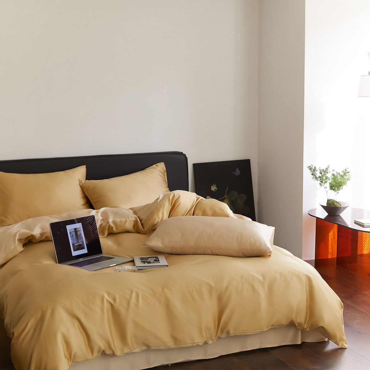 91家纺网 家纺一手货源 找家纺 群鹿蚕丝羽绒馆 2025新款60支兰精天丝纯色双拼四件套 芝士黄-沙茶色