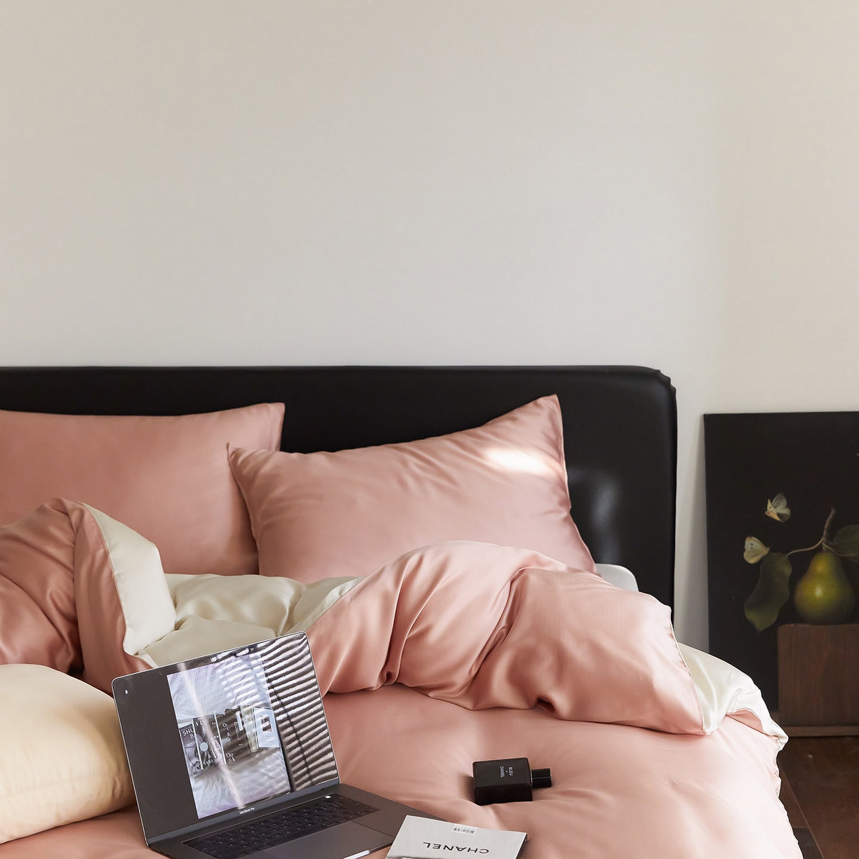 91家纺网 家纺一手货源 找家纺 群鹿蚕丝羽绒馆 2025新款60支兰精天丝纯色双拼四件套 芝芝桃桃-极地白