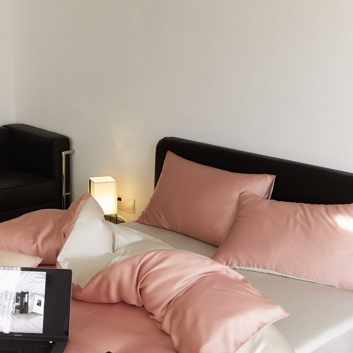 91家纺网 家纺一手货源 找家纺 群鹿蚕丝羽绒馆 2025新款60支兰精天丝纯色双拼四件套 芝芝桃桃-极地白