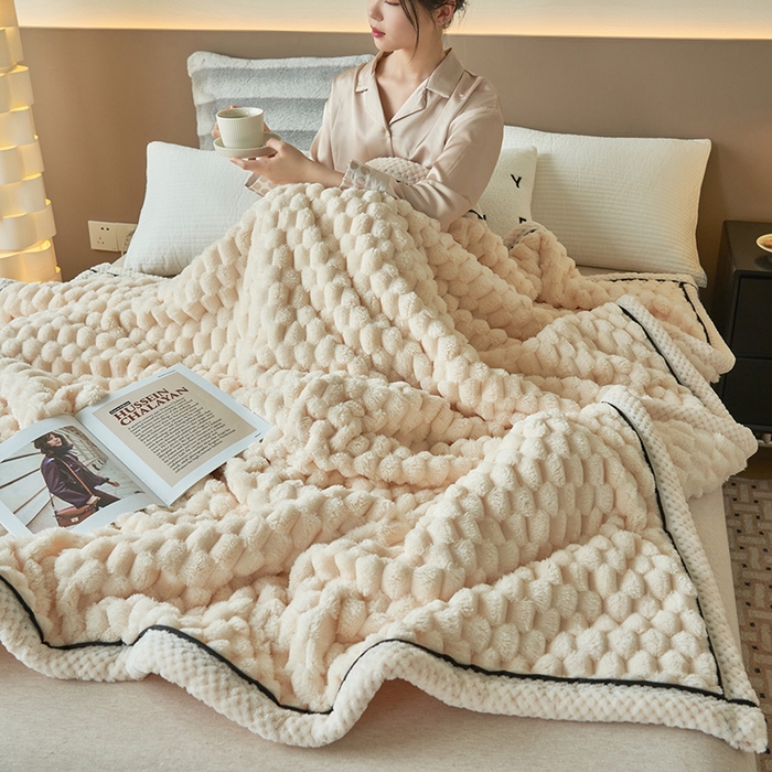 91家纺网 家纺一手货源 找家纺 乐家欣 2025新款A类金龟绒多功能毛毯高克重法莱绒牛奶绒贝贝绒保暖毛毯 米白