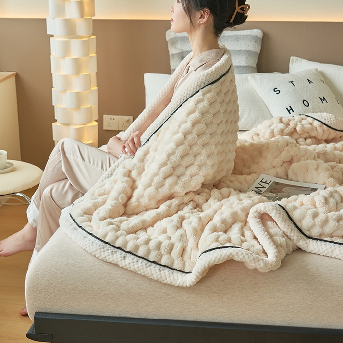 91家纺网 家纺一手货源 找家纺 乐家欣 2025新款A类金龟绒多功能毛毯高克重法莱绒牛奶绒贝贝绒保暖毛毯 米白