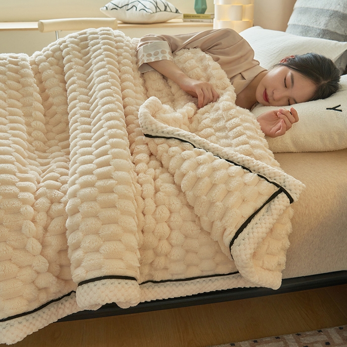 91家纺网 家纺一手货源 找家纺 乐家欣 2025新款A类金龟绒多功能毛毯高克重法莱绒牛奶绒贝贝绒保暖毛毯 米白