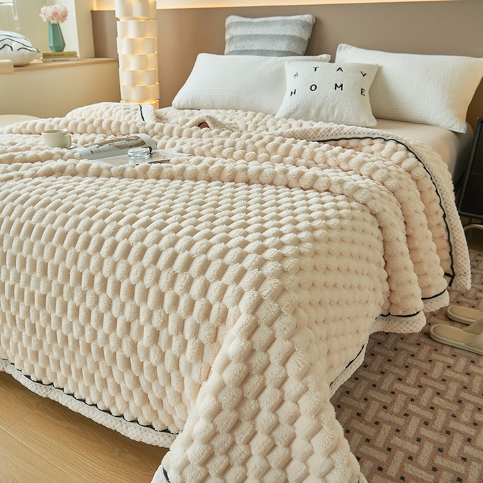 91家纺网 家纺一手货源 找家纺 乐家欣 2025新款A类金龟绒多功能毛毯高克重法莱绒牛奶绒贝贝绒保暖毛毯 米白