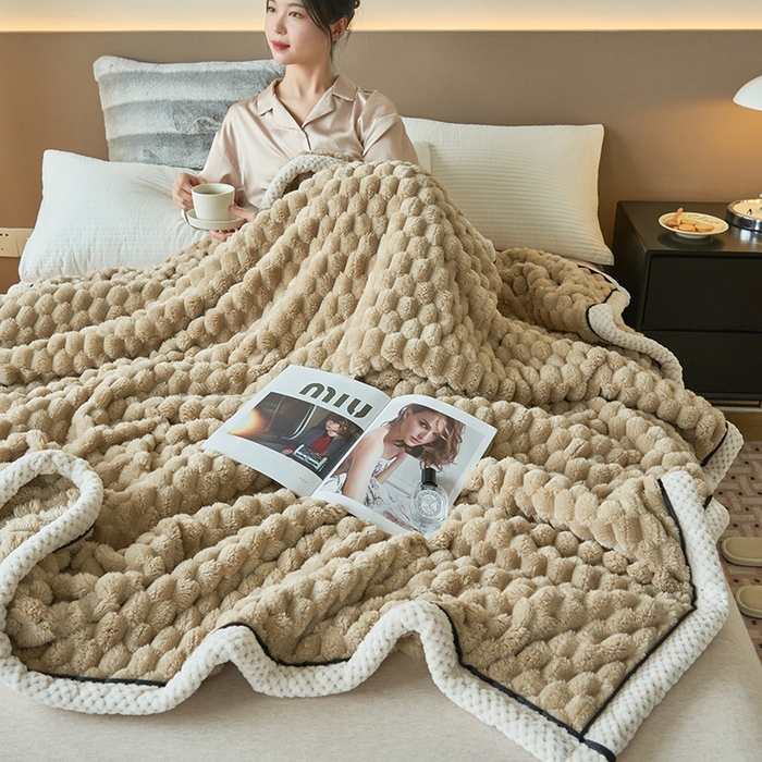 91家纺网 家纺一手货源 找家纺 乐家欣 2025新款A类金龟绒多功能毛毯高克重法莱绒牛奶绒贝贝绒保暖毛毯 奶咖