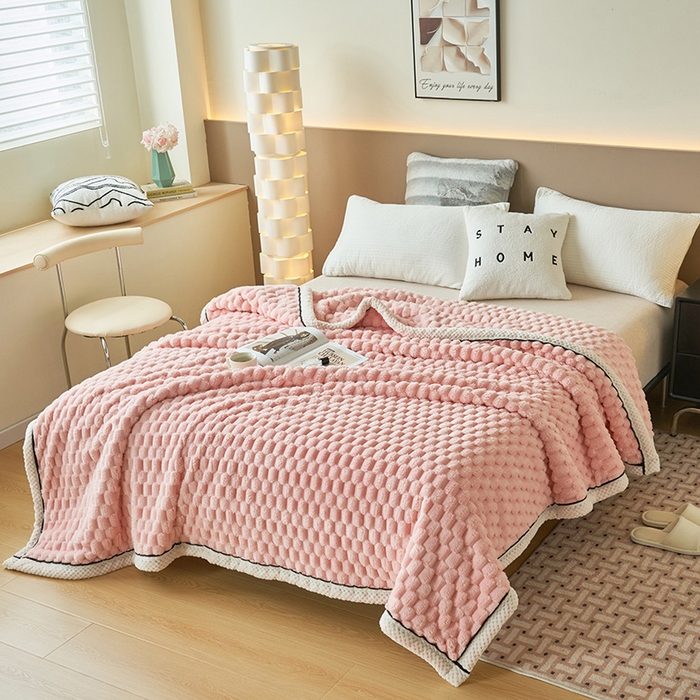 91家纺网 家纺一手货源 找家纺 乐家欣 2025新款A类金龟绒多功能毛毯高克重法莱绒牛奶绒贝贝绒保暖毛毯 嫩粉